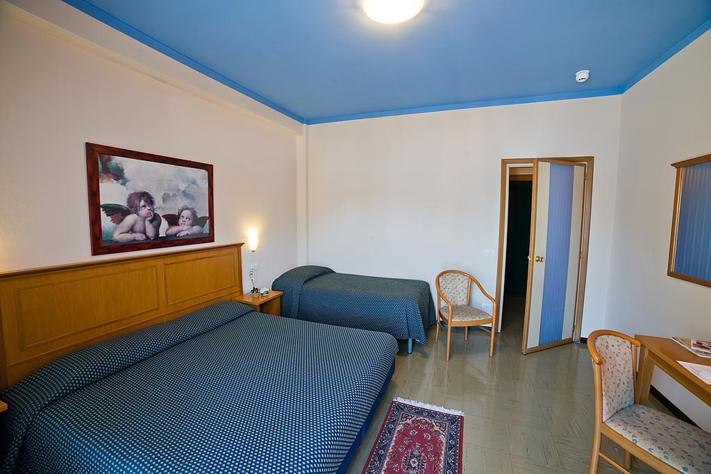 Hotel Europa Porlezza Habitación foto