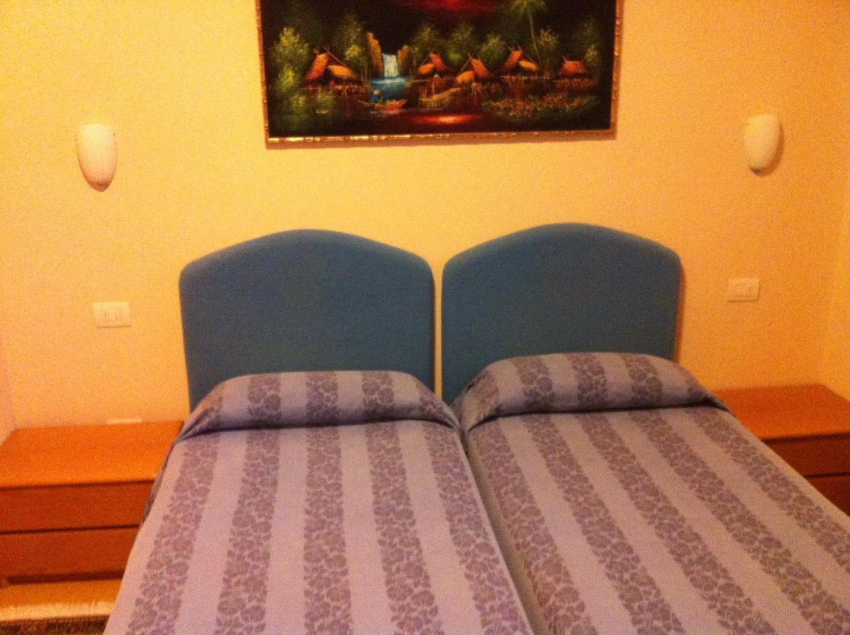 Hotel Europa Porlezza Habitación foto